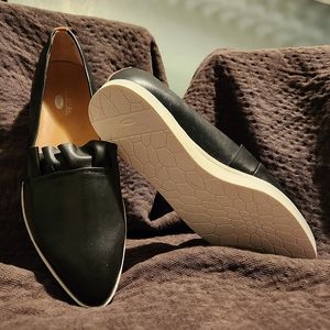 Black ruffle slip on pointed Vienna Chic Dr Scholl's Comfort shoes 7.5 M NWOT